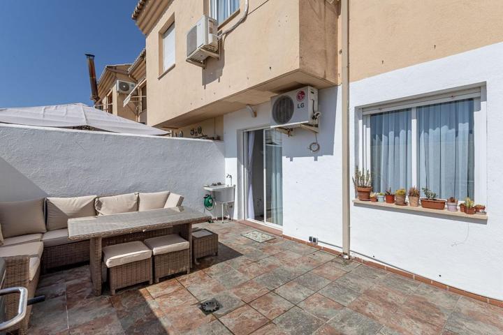 ¡Tu casa ideal te espera en Los Ogíjares! Tranquilidad, vistas y espacio para toda la familia photo 0