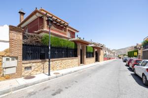 🏡 EXCLUSIVO CHALET EN BARRIO DE LA VEGA – MONACHIL photo 0