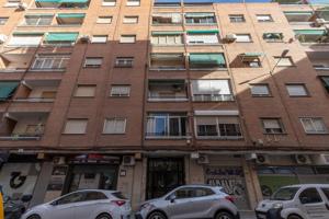 GRAN PISO A REFORMAR JUNTO A ARABIAL photo 0