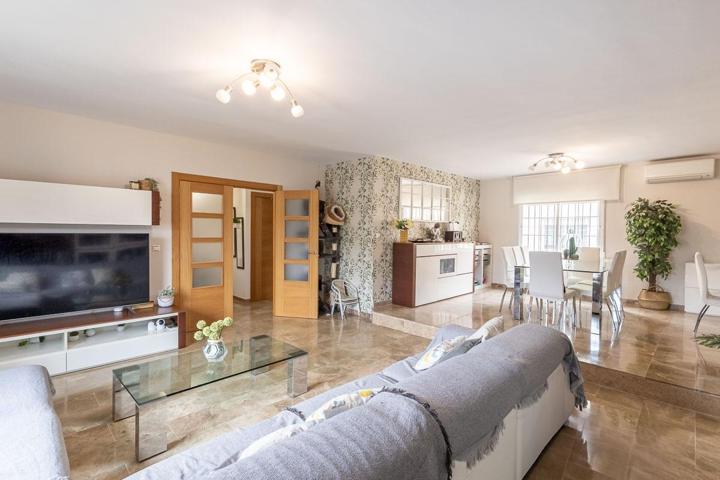 Adosada premium con torreón, semisótano y vistas a Sierra Nevada en Churriana de la Vega. photo 0