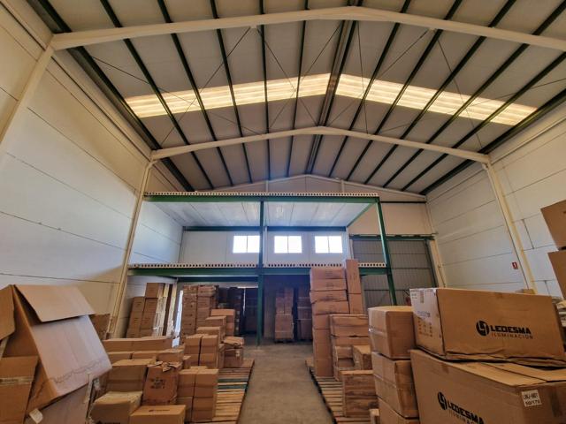 VENTA DE NAVE INDUSTRIAL EN CHIVA photo 0