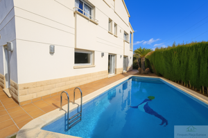 Unifamiliar En venta en Castell D´aro, Castell D´aro photo 0