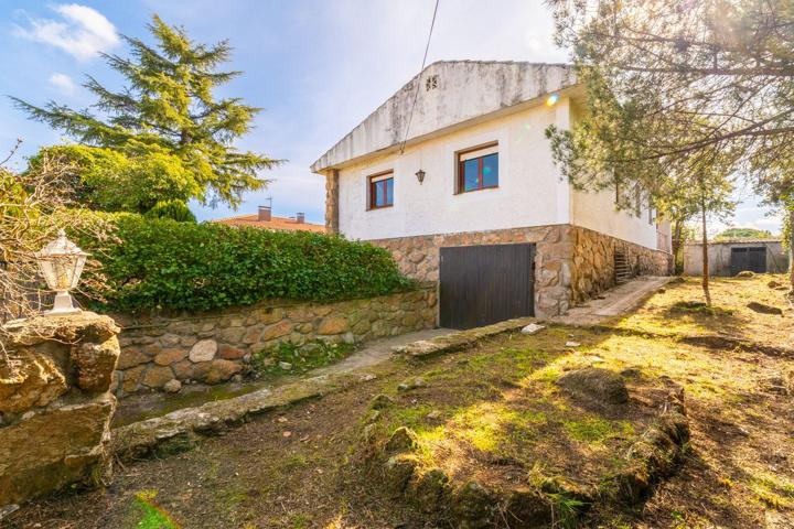 Casa En venta en Calle Río Tajo, Cerro Alarcón, Valdemorillo photo 0