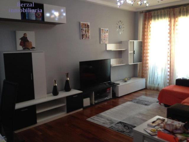 Piso para entrar a vivir, dos habitaciones y dos baños montados. Zona Valdegastea. photo 0