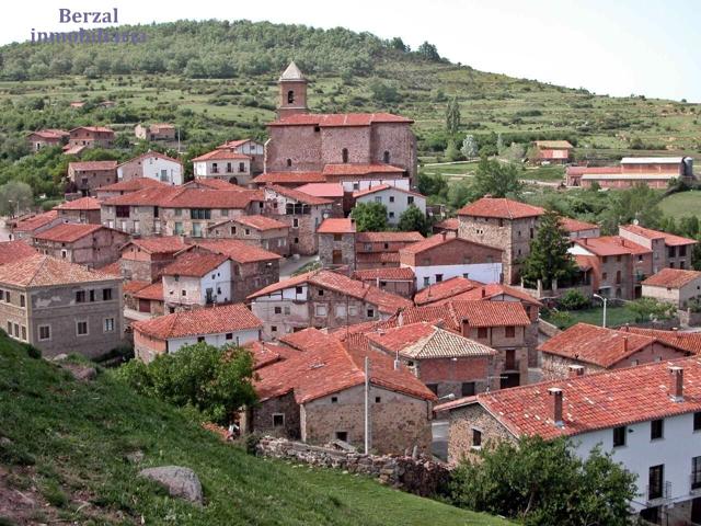 Casa de pueblo para reformar totalmente de 312 metros construidos en Laguna de Cameros - La Rioja, photo 0