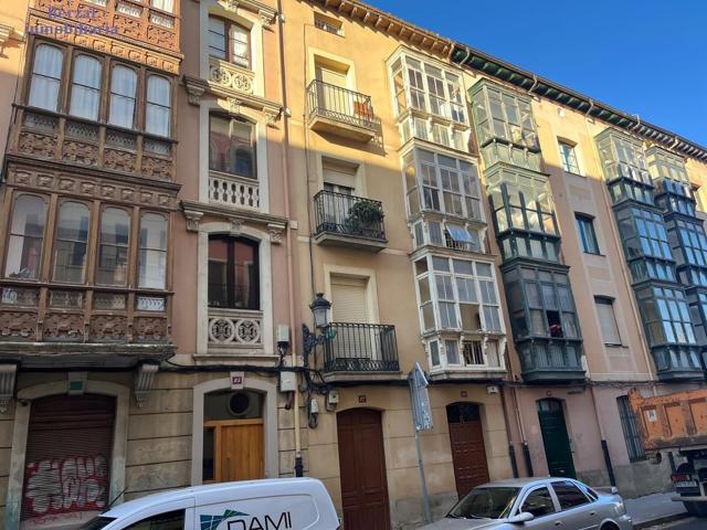 Edificio en rentabilidad situado en la calle Sagasta de Logroño photo 0