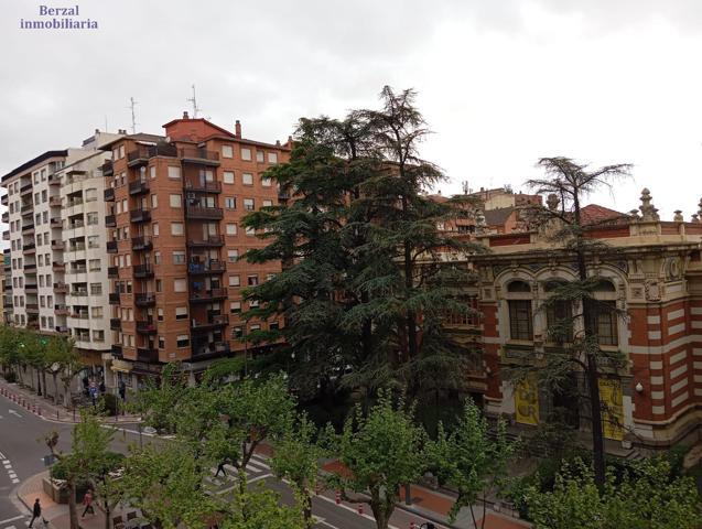Fantástica vivienda de 82 metros construidos en Logroño, Zona Ayuntamiento photo 0