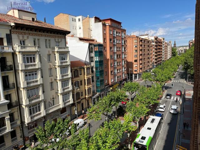 Piso de cuatro hb, salón con terraza. Dos baños, piscina y posibilidad de dos plazas de garaje. photo 0