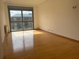 Apartamento en La Guindalera en urbanización con piscina y amplia zona verde. photo 0