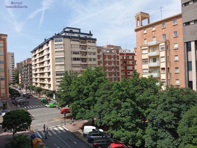 Piso muy luminoso para entrar a vivir de 94 metros, Zona San Millán - Universidad, de Logroño photo 0