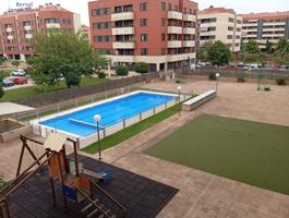 Piso exterior y muy luminoso de 118 metros construidos para entrar a vivir en Logroño, Zona La Cava photo 0