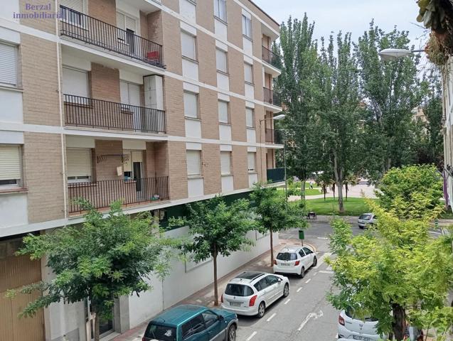 Piso exterior y muy luminoso de 132 metros construidos para entrar a vivir en Logroño, Zona Parque Semillero photo 0
