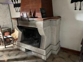 Edificio de cuatro plantas, más bajo. En Alberite. photo 0