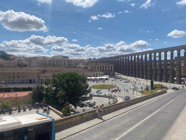 Edificio en venta en Segovia de 160 m2 photo 0