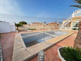 Chalet con piscina y amplias estancias en El Chaparral photo 0