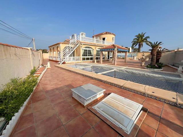Chalet con piscina y amplias estancias en El Chaparral photo 0