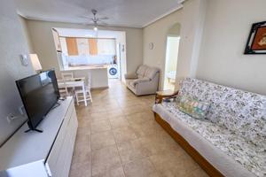 Acogedor bungalow en planta baja en Aguas Nuevas (Torrevieja), con 2 dormitorios, jardín frontal y piscina comunitaria en la misma calle. photo 0