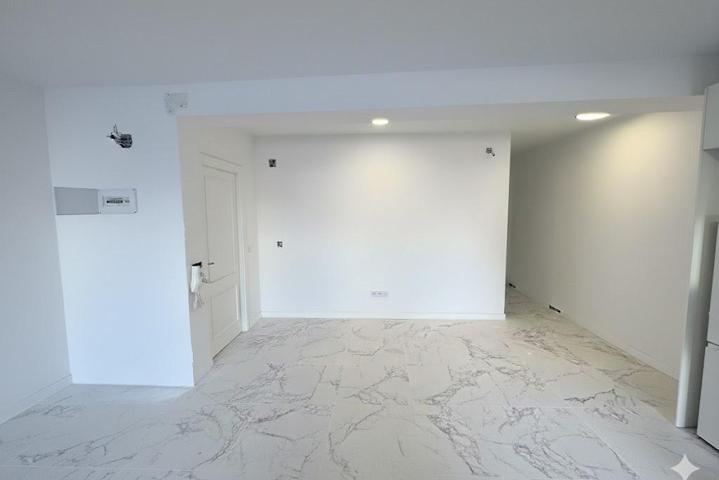 Piso completamente reformado – 3 habitaciones, y vistas parciales al mar photo 0