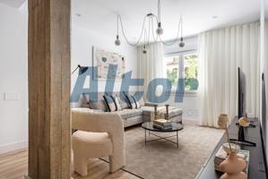 Piso en venta en Madrid, con 91 m2, 2 habitaciones y 2 baños, y aso Ascensor y Calefacción Individual Gas. photo 0