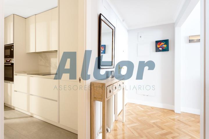 Piso en venta en Madrid, con 132 m2, 2 habitaciones y 2 baños, Garaje, Ascensor, Amueblado, Aire acondicionado y Calefacción Indiv photo 0