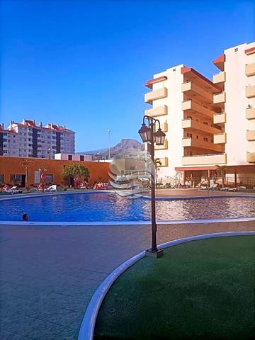 "Encantador Piso en Planta Baja con Terraza en Los Cristianos: ¡Tu Espacio Exclusivo en Santa Cruz de Tenerife!" photo 0