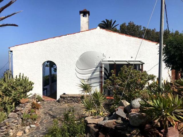 ENCANTADORA CASA RODEADA DE NATURALEZA Y BELLAS VISTAS photo 0