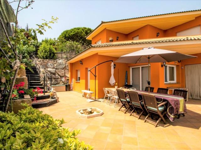 Casa En venta en Calella photo 0
