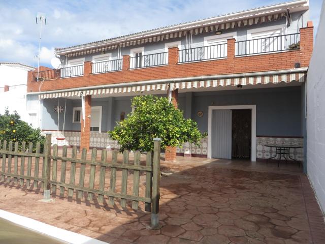 CASA EN LA GOLONDRINA, CON 3 VIVIENDAS INDEPENDIENTES Y PISCINA. photo 0