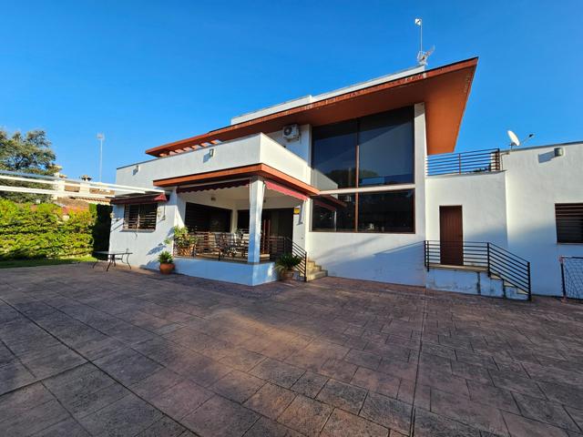 CHALET DE LUJO EN LAS JARAS :MODERNIDAD Y NATURALEZA SE UNEN photo 0