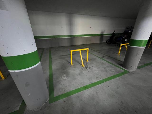 ¡Oportunidad! Amplia plaza de garaje en Parque Azahara, Córdoba photo 0