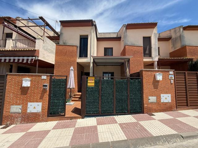 ESTUPENDA CASA ADOSADA EN DOS PLANTAS, EN LA VICTORIA, CÓRDOBA!!!! photo 0