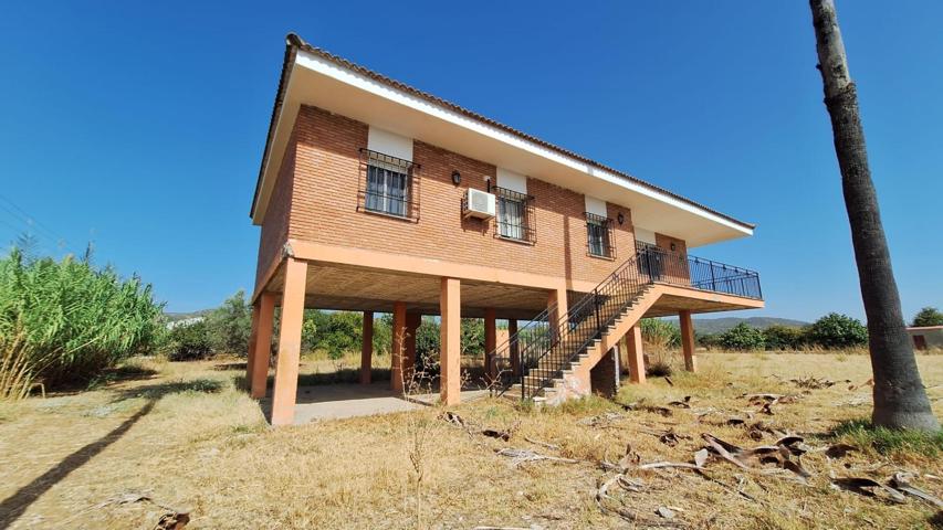 PARCELA LLANA, HACIENDO ESQUINA, CON PISCINA, EN LA URBANIZACION VALENZONEJA, NO HIPOTECABLE!! photo 0