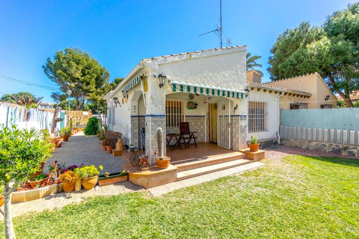 Villa adosada estilo mediterráneo en Punta Prima, Torrevieja. photo 0