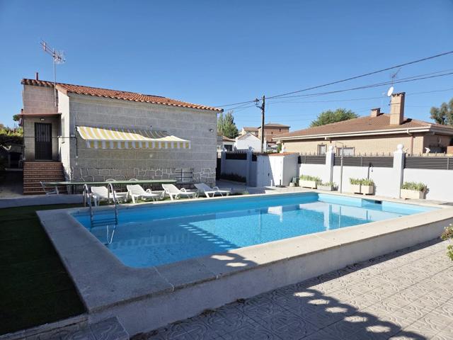 Casa En venta en Calle De Las Hortensias, El Álamo photo 0