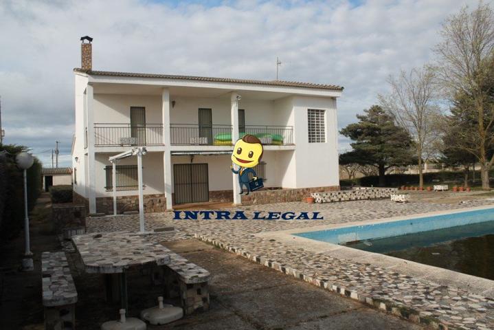 Chalet Unifamiliar de 5 Dormitorios con Piscina y 3500 m² de parcela en Montamarta-Zamora photo 0
