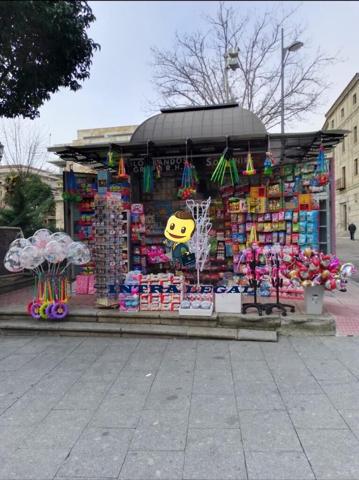 SE VENDE KIOSKO EN PLAZA DE LOS BANDOS photo 0