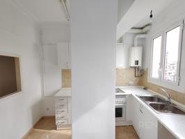 OPORTUNIDAD INVERSORES - Precioso ático en inmejorable ubicación en Eixample photo 0