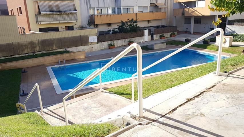 Piso alquilado con piscina, parking y trastero al 4,0% de rentabilidad photo 0