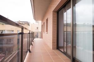 Piso con parking y trastero junto a parada de Sabadell centre photo 0