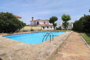 ESPECTACULAR CHALET ZONA MONTAÑESES photo 0
