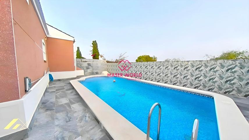 Exclusiva villa independiente en Torrevieja (Alicante), con piscina privada y parcela propia. photo 0