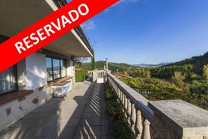 Espectacular chalet independiente de 323 m2 y parcela de 1.481 m2, con piscina y huerto, en Eguillor, a 18 km de Pamplona. photo 0