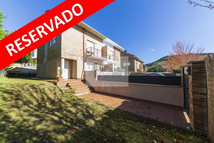 Magnífico unifamiliar pareado en Gorraiz, en parcela de 265 m2 y vivienda 234 m2. photo 0