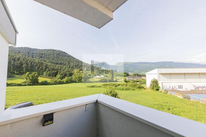 Encantador piso en venta en Irurzun, un entorno natural privilegiado a solo 20 minutos de Pamplona. photo 0