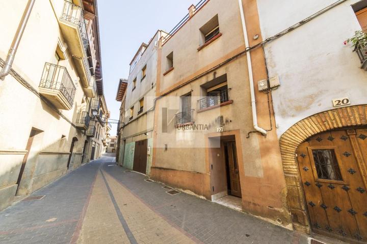 Singular vivienda en el corazón de Larraga. photo 0
