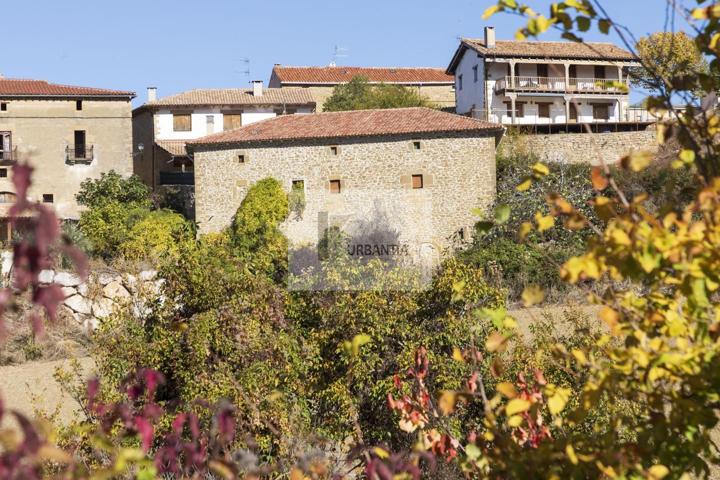 Encantadora casa de piedra con jardín y viñedo en Garísoain, Valle de Guesálaz photo 0