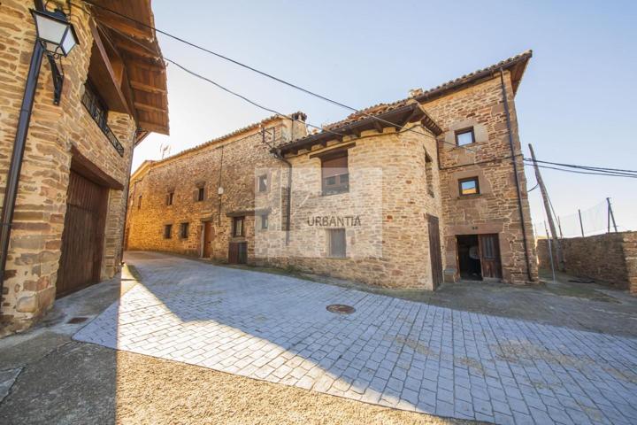 Casa de piedra reformada en Undués de Lerda – Un hogar con alma en un entorno medieval photo 0