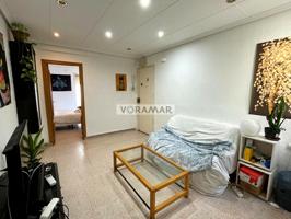 VIVIENDA SEMI REFORMADA, CON MUCHA LUZ, JUNTA A CALLE CAVITE, A 3 MINUTOS DE LA PLAYA. photo 0