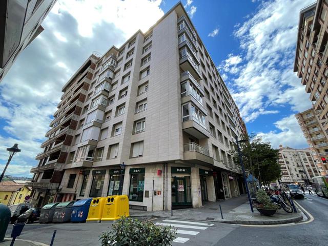 Local en venta en Portugalete de 425 m2 photo 0