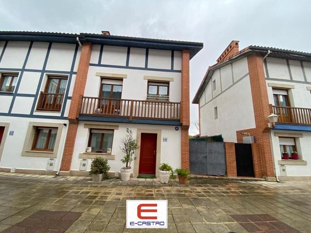 Adosado en venta en Santullán de 225 m2 photo 0